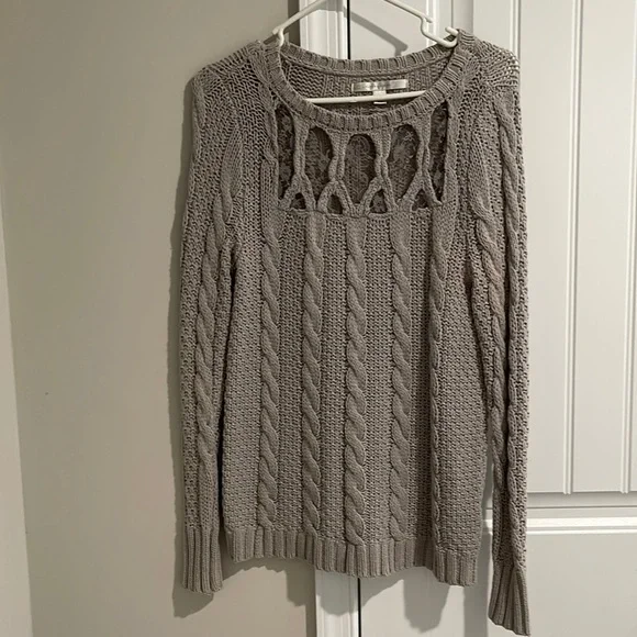 LC gray sweater with Lacey design - size s - Picture 1 of 2